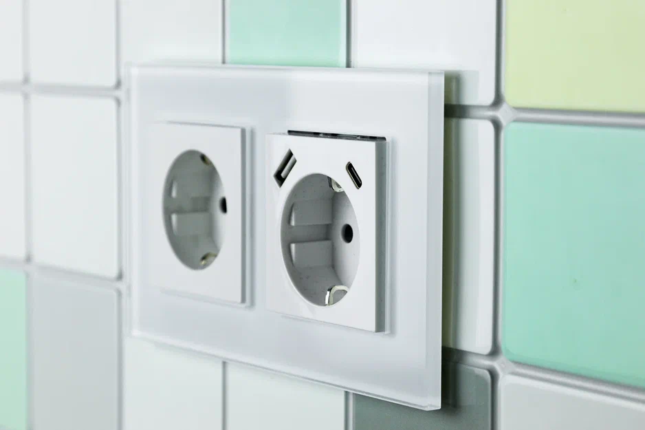 Розетка SCHUKO© с USB A+C с защитными шторками 16A 250V~ 2P+T USB 25W, цвет белый глянцевый от Jasmart