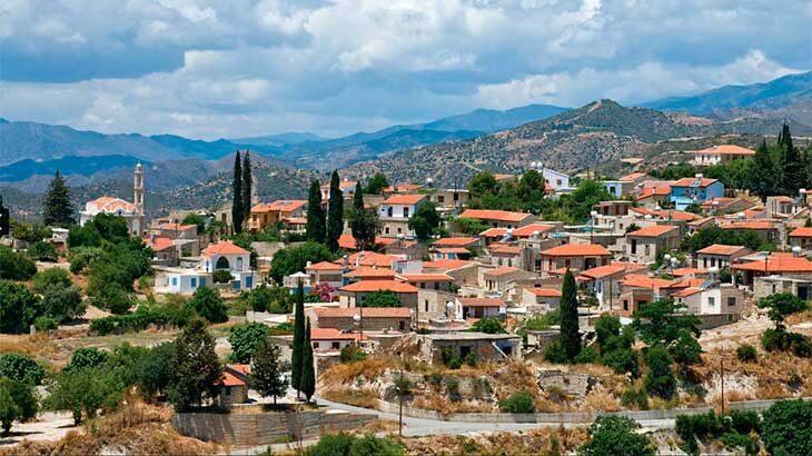 Панорама кипрского города.