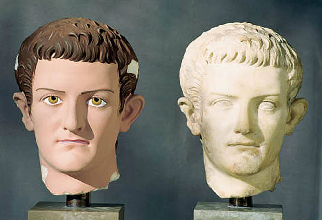 Реконструкция головы, когда она была еще цветной и краска не облезла.