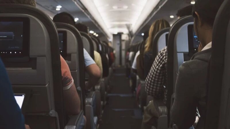     В самолете. СС0