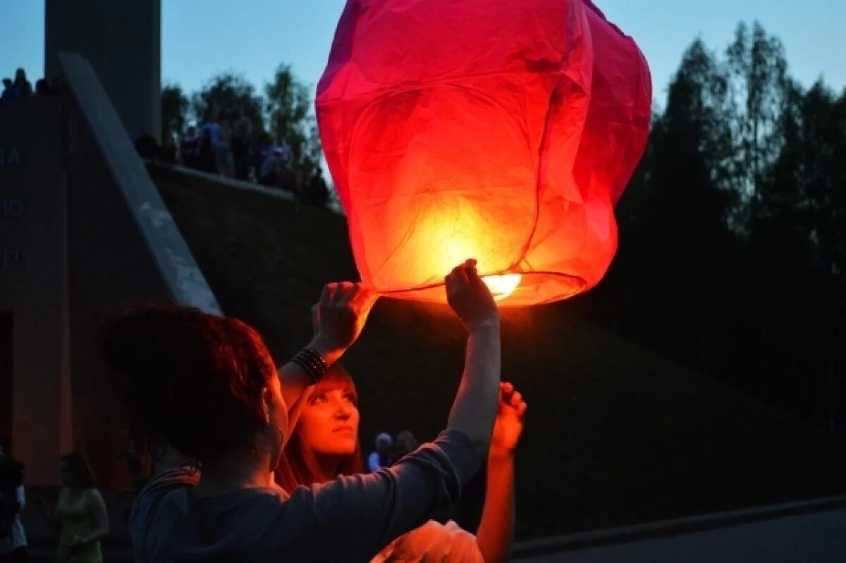    Романтичные волгоградцы могут нарваться на штраф за запуск фонариков в небо