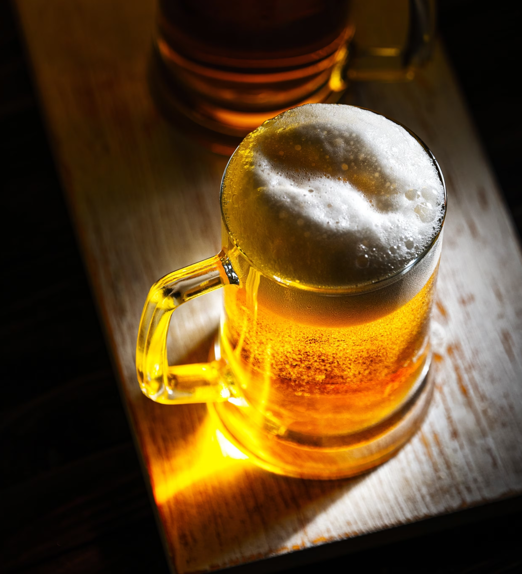 Некоторые родители могут позволять своим несовершеннолетним детям практиковать ответственное употребление алкоголя, но эксперты говорят, что это может на самом деле способствовать более рискованному приведению к употреблению алкоголя, когда они станут старше.