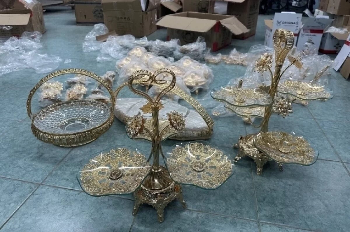    В поезде из Таджикистана в Волгоград у пассажира изъяли царскую посуду