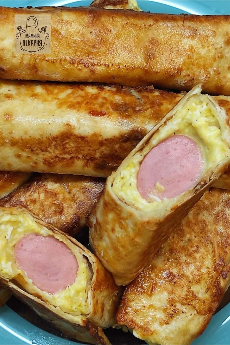 Лёгкий способ приготовления популярных "Сосисок в лаваше и сыре".                                                                 Для приготовления нам понадобится: