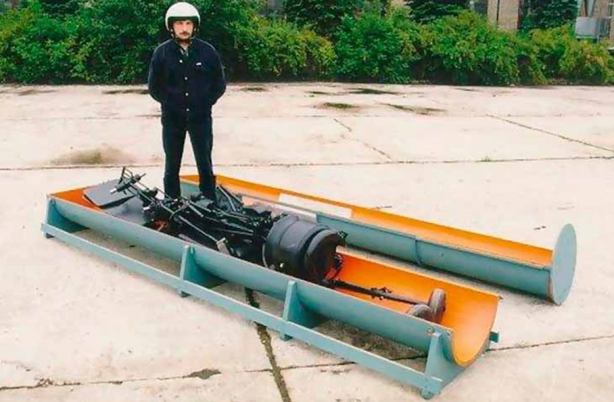 Ка-56 «Оса» – советский одноместный сверхлёгкий складной вертолёт.