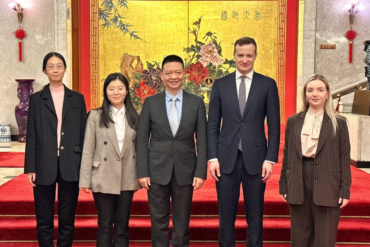    Дмитрий Старостин обсудил с полномочным министром посольства КНР в РФ ключевые направления двустороннего сотрудничества