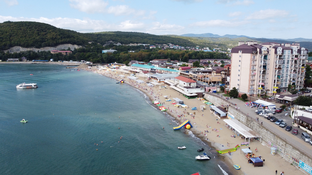 Такую этажность в такой близости моря без специальных укреплений строить нельзя