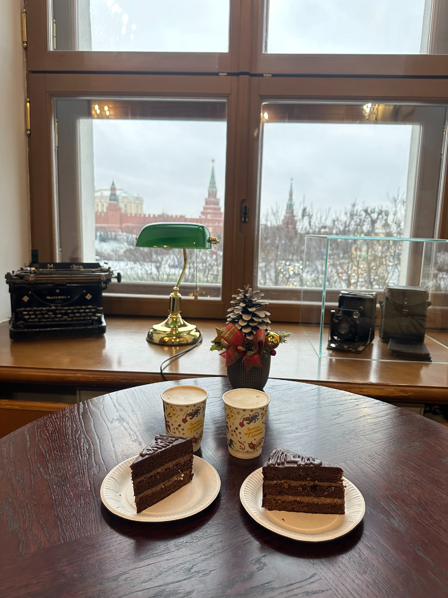 Завтрак с видом на Кремль. Фото: Алиса в Петербурге