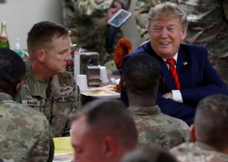    Трамп запретил трансгендерам служить в армии