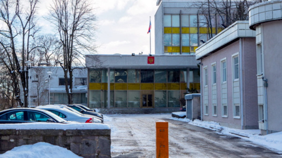    В Стокгольме задержали украинца, пытавшегося протаранить ворота посольства России Ирина Петрова