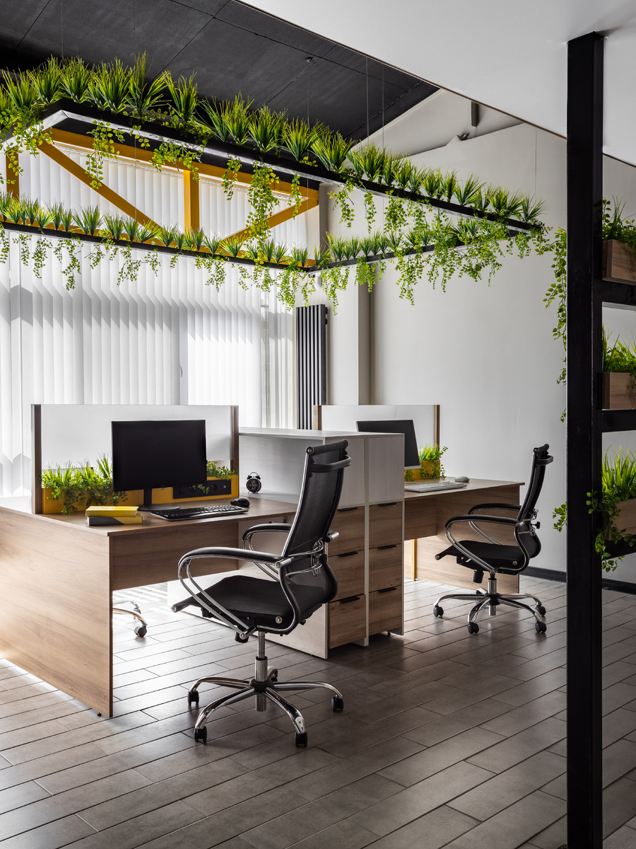 За озеленение световых конструкции отвечал салон "Mir Sveta Proekt"