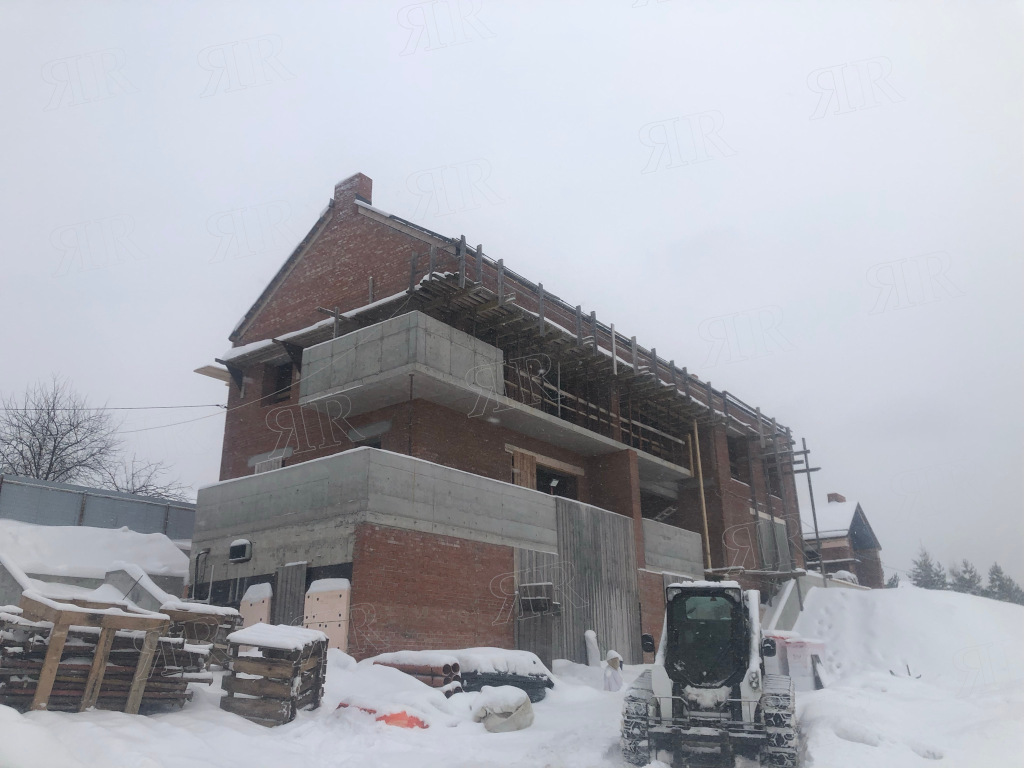 Реализованные проекты компании Ярмак - Московская обл, КП Русь, комплексное остекление коттеджа с лифтом
