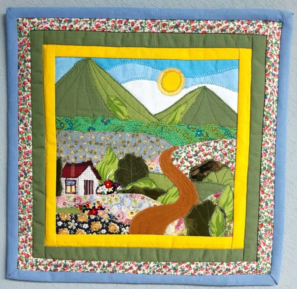 Работа участницы проекта по шитью лоскутной мини-картины