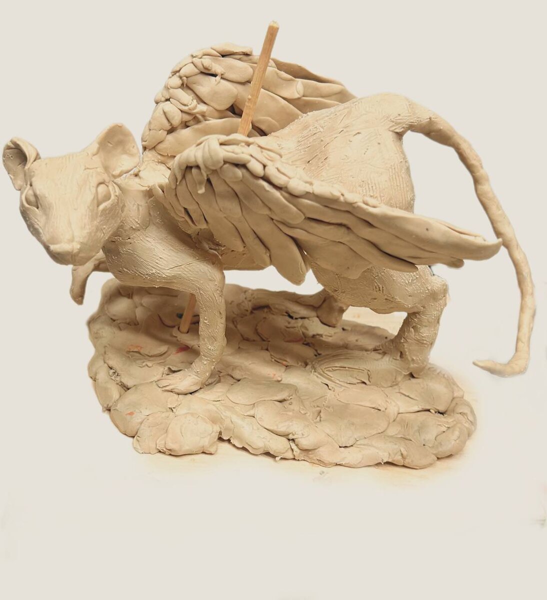 Скульптура красавичка Пухолая, которую слепил Даня