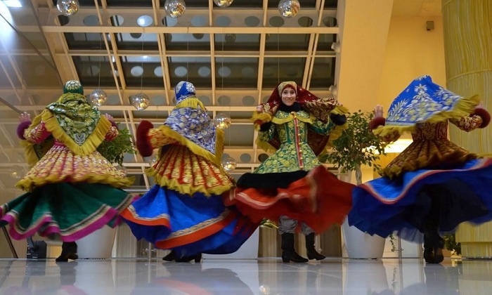    Роман Ватолкин: «Сценические костюмы – не просто одежда…»