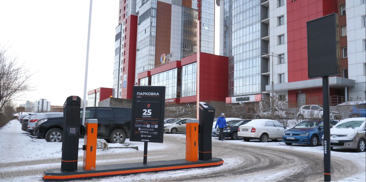     В Красноярске заработали две новые платные парковки: некоторые горожане выступили резко против нововведения