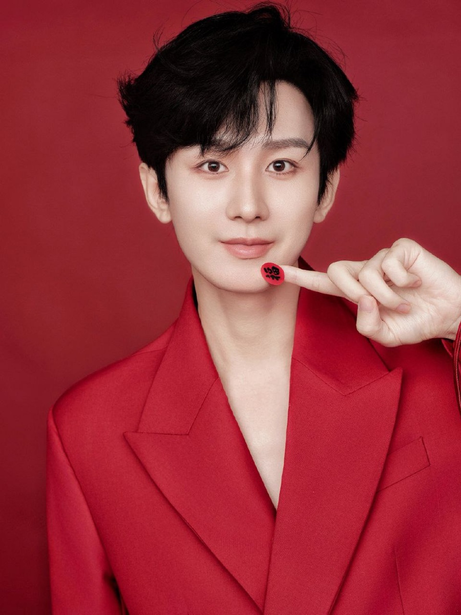 Актёр Чэн И, листайте галерею...