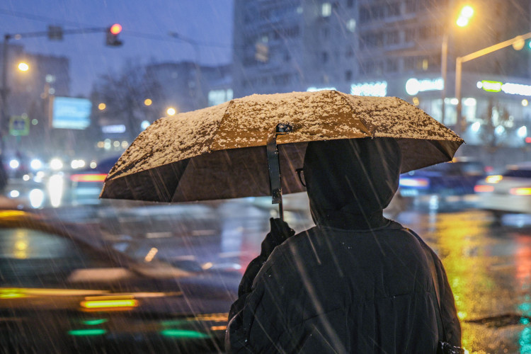    Сегодня погода в Татарстане будет формироваться под влиянием циклона с центром над Екатеринбургом. Ожидаются небольшие осадки в виде мокрого снега, мороси и дождя.   
Фото: «БИЗНЕС Online»