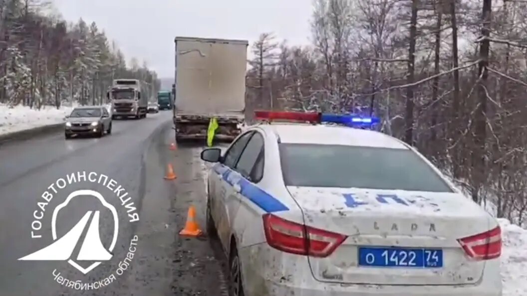    Поломка фуры под Златоустом. Фото: скрин видео ГИБДД Челябинской области/предоставлено телеканалу "Царьград".
