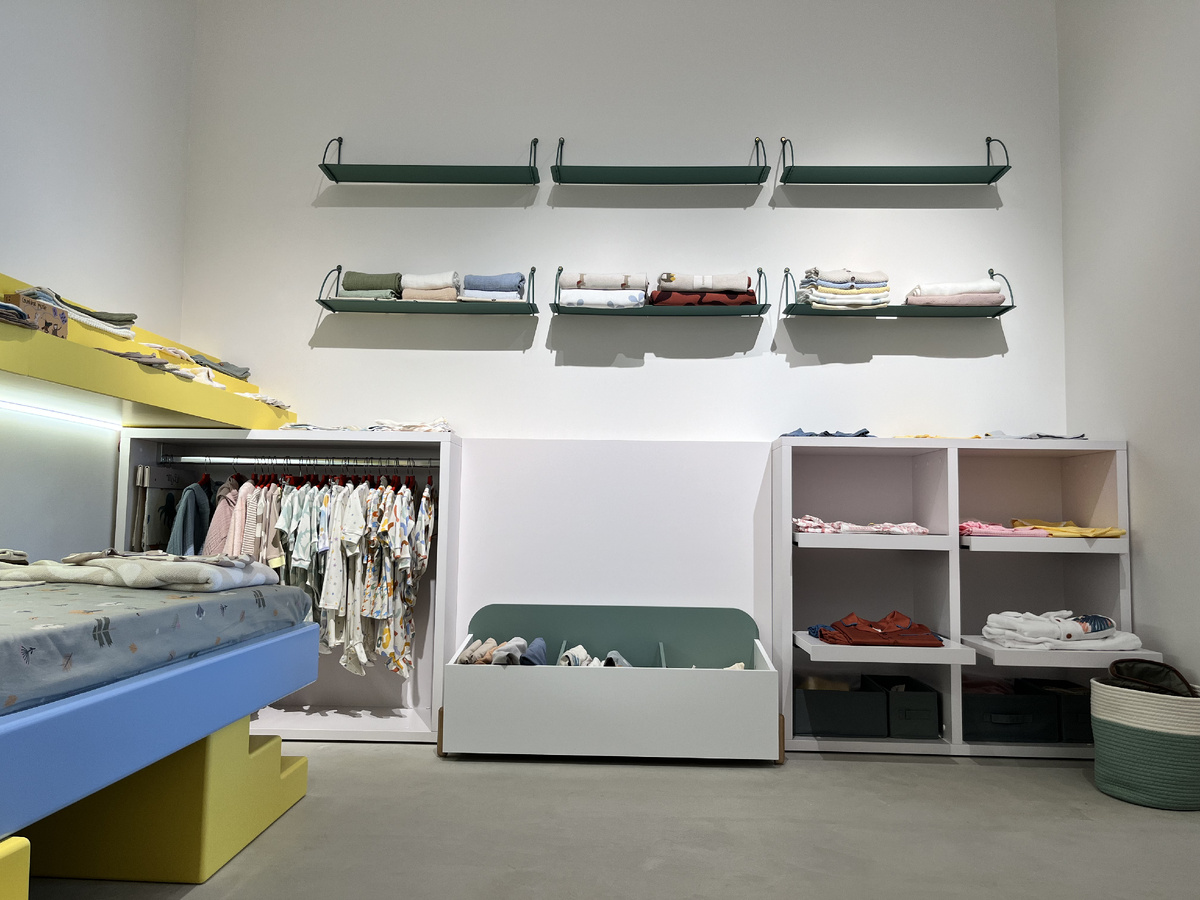 Мебель Д.О.М. для магазина детской одежды дизайн проект С.Рысева