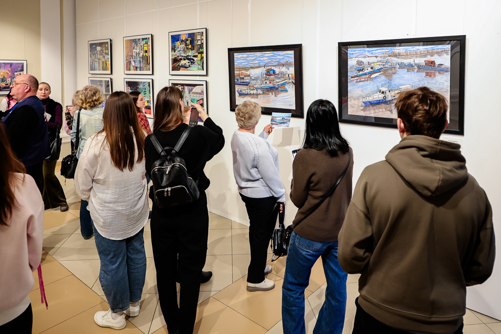 Листайте вправо, чтобы увидеть больше изображений