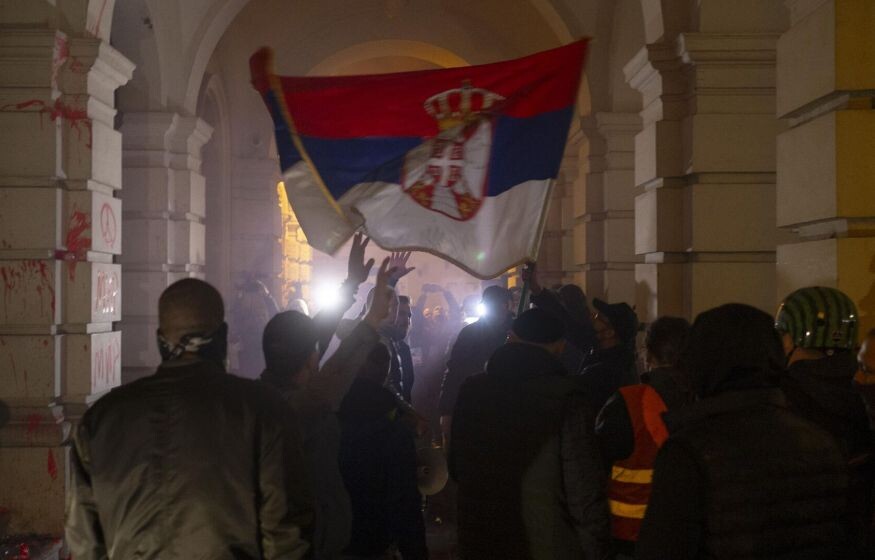    «Это наша ответственность»: правительство дружественной для РФ страны уходит в отставку