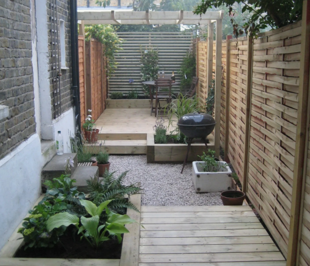 Как оформить 3 метра от забора до дома. 20 вариантов оранжерей, террас и летней кухни, а также другие примеры.