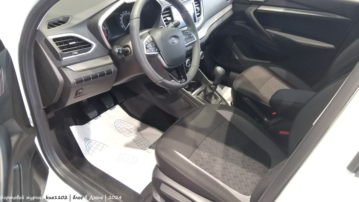 До недавнего времени LADA Vesta продаётся с 5-ти ступенчатой механической коробкой передач. Автор фотографии kua1102