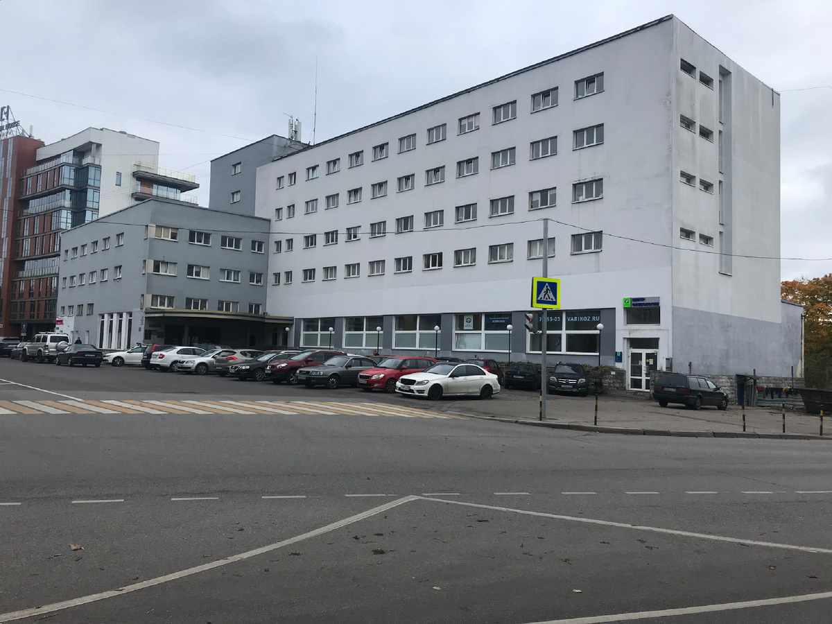 Сейчас многие полагают, что это здание построено в совеское время