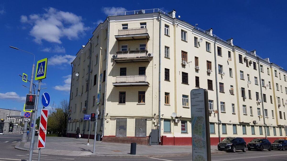 "Передвинутый дом", ул. Серафимовича, 5/16