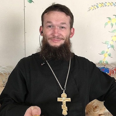 Иерей Андрей Крашениников