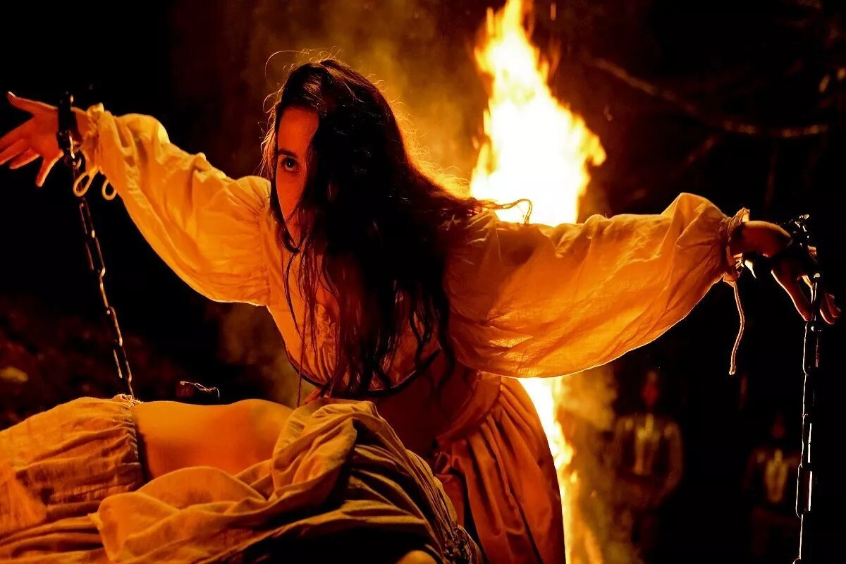 Уголовное преследование ведьм известно с древности, но особого размаха достигло в Западной Европе конца 15 – середины 17 веков.
Фото: Кадр из фильма «Акеларре», 2020 год