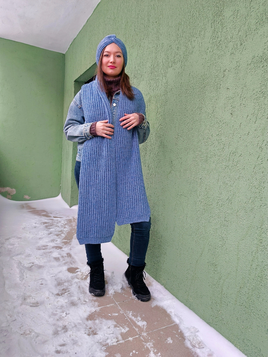 Шарф связан из пряжи Alize Lanagold Classic с добавлением рассказовская ангорки.