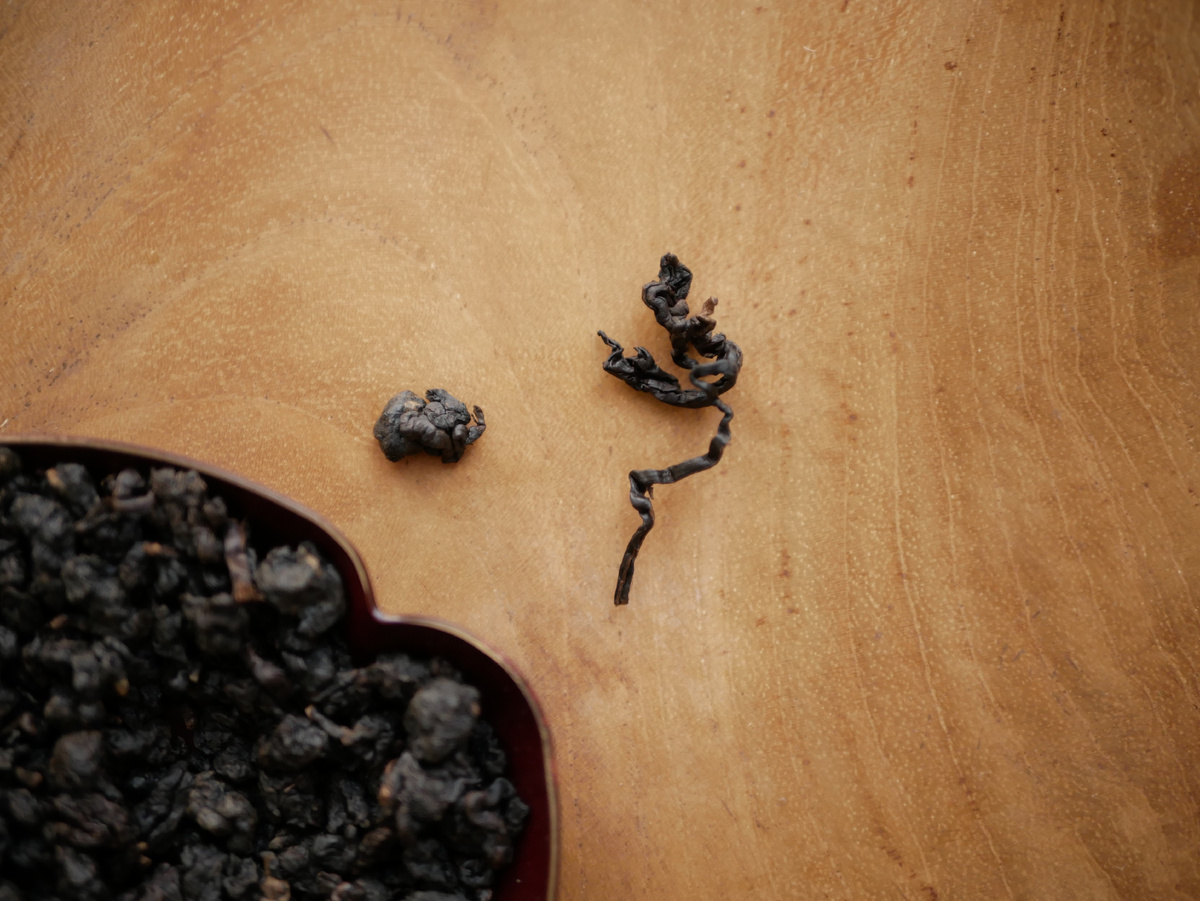 Лао Ча Ван 18 лет из региона Лу Гу - в сухом виде и испитый лист