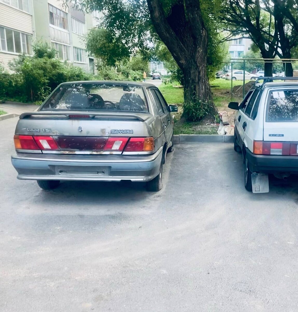 Машина в моем дворе
