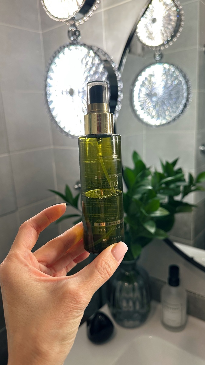 За два месяца я израсходовала половину. Обычно я делаю 4 «пышка» — по два на каждую подмышечную врадину и могу совершено точно сказать, что при таком ежедневном использовании этой баночки в 100 мл хватит примерно на три с половиной или даже четыре месяца. Экономичныйный расход. 