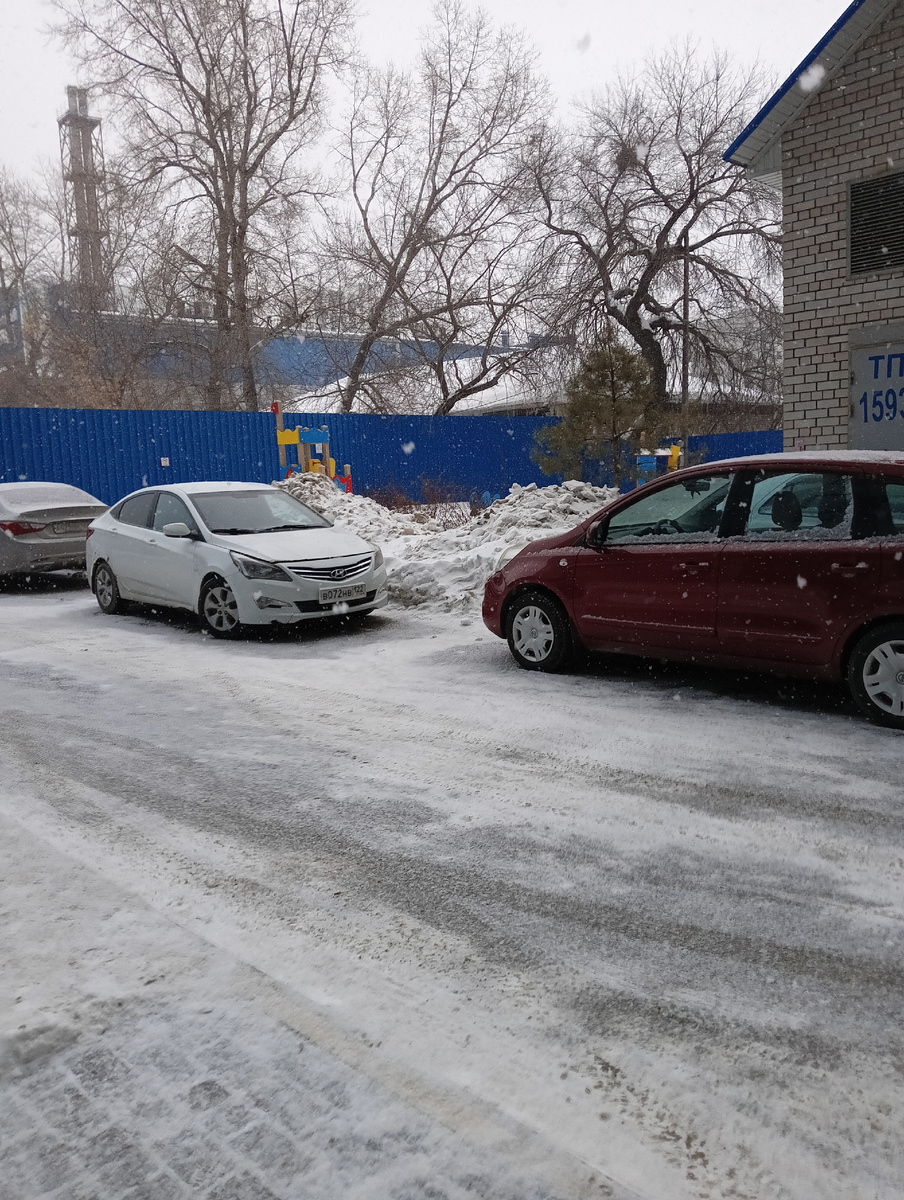 Всем привет. У нас шёл на улице снег. Рюкзак в школу был тяжёлый:(🎒Кстати спасибо огромное за 12 подпищеков❤️‍🩹Надеюсь мы добьёмся до 20💫