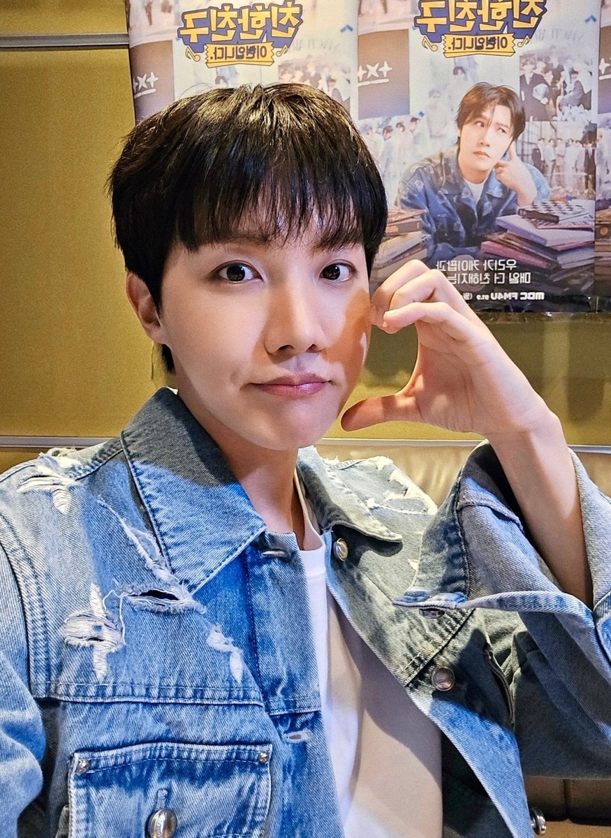    Джей-Хоуп из BTSСоцсети