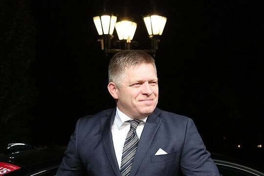    Фицо: угроза снятия санкций с России может изменить позицию Украины по газу