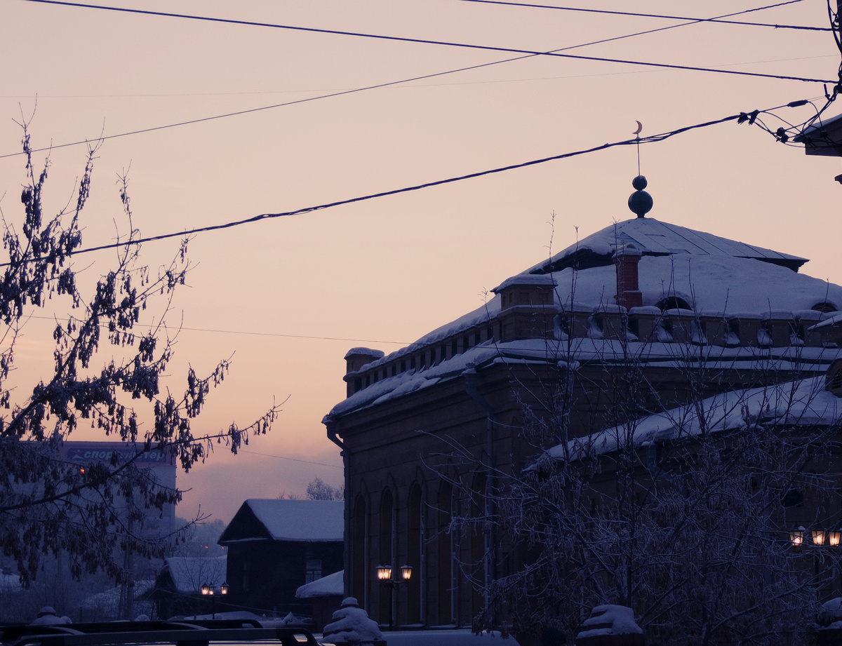 иркутская соборная мечеть, но на заднем плане ещё просматривается ТЦ Карамель, нет ряда новостроек...