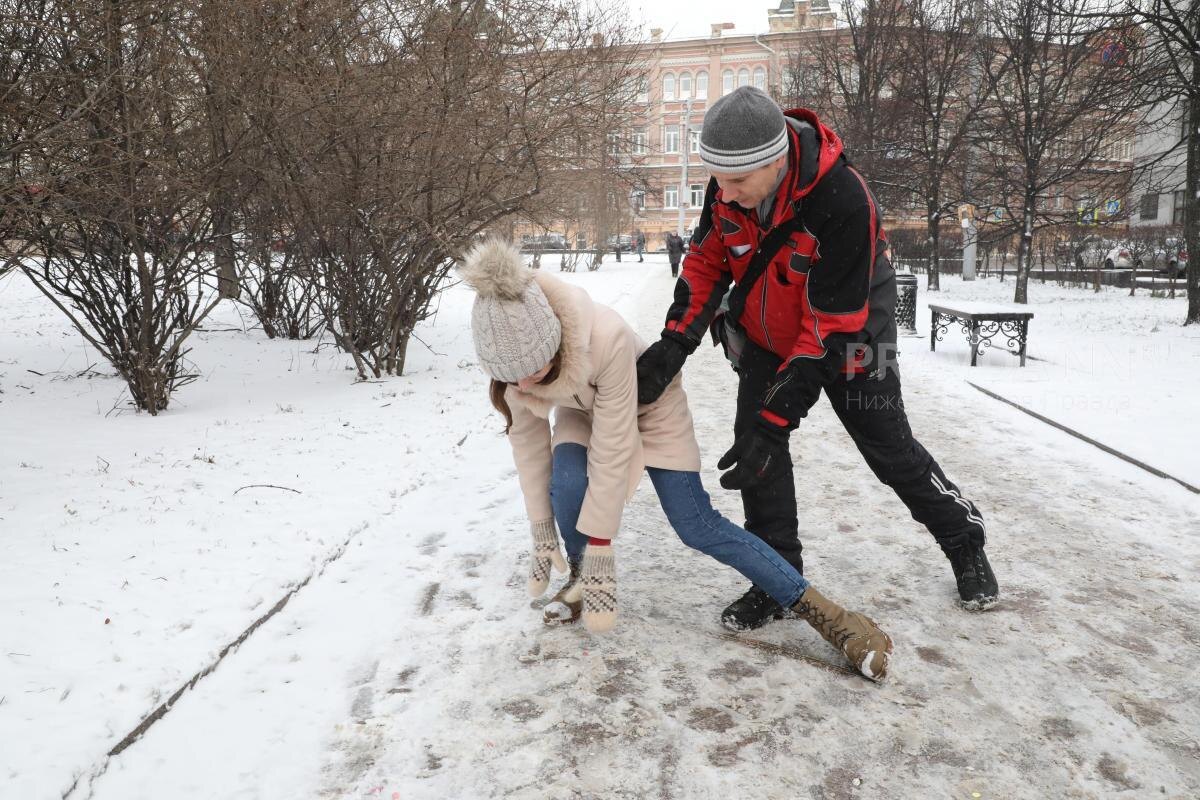    Всего с 1 ноября из-за падения на скользкой дороге в больницу попали около 550 человек
