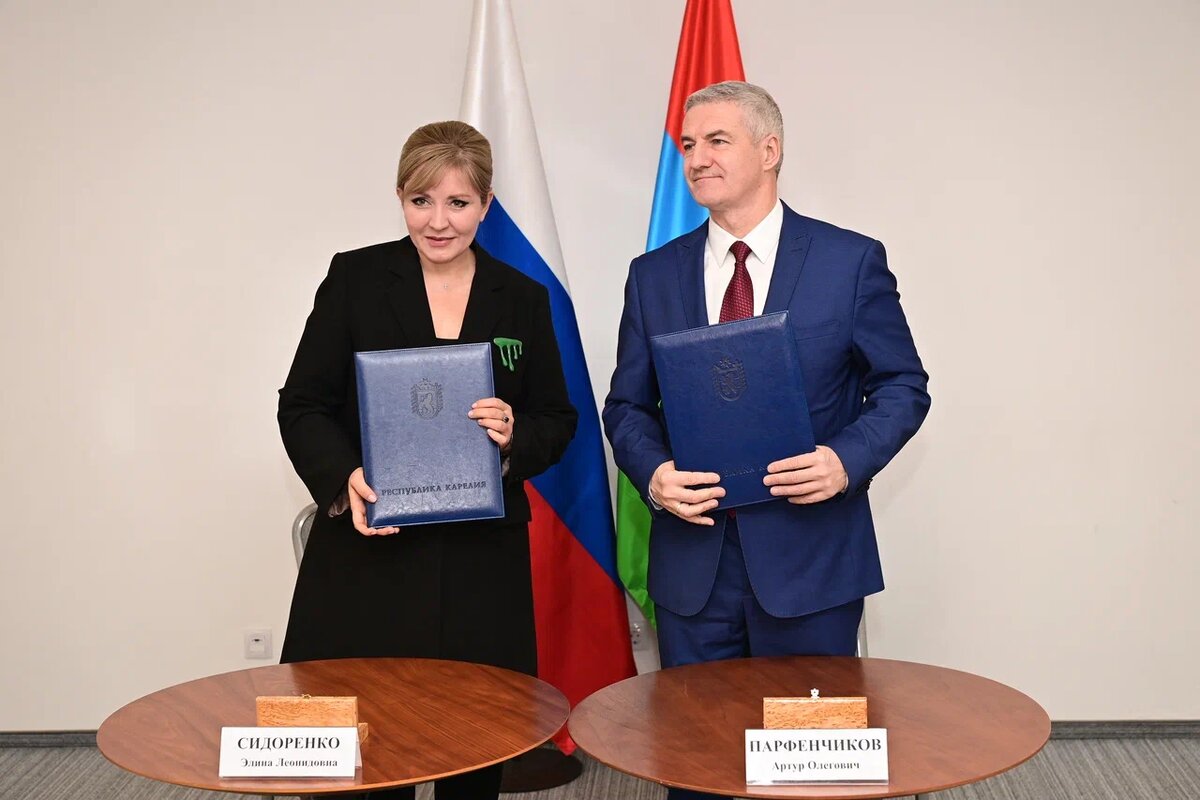    Подписание соглашения Фото: "Республика"/Сергей Юдин