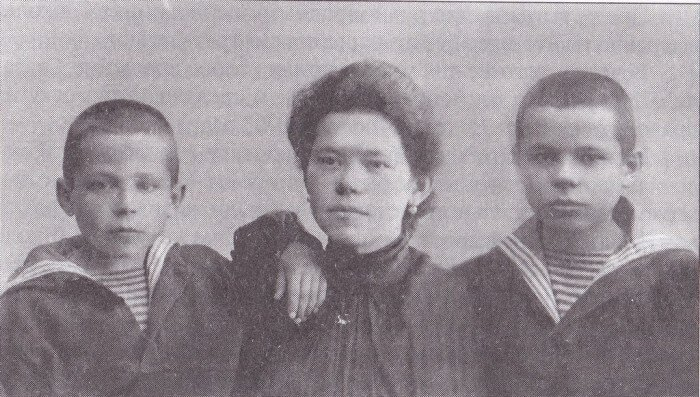 Георгий Светлани с сестрой и братом