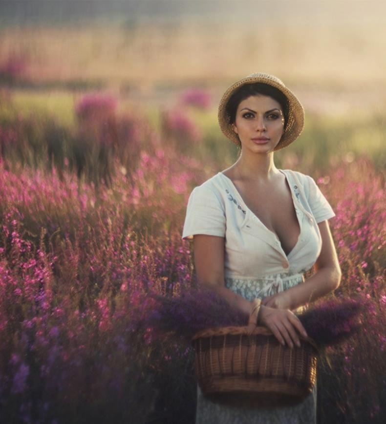 ФОТОГРАФИЯ ОТ ДАВИДА ДУБНИЦКОГО ПОД НАЗВАНИЕМ " СОБИРАТЕЛЬНИЦА "