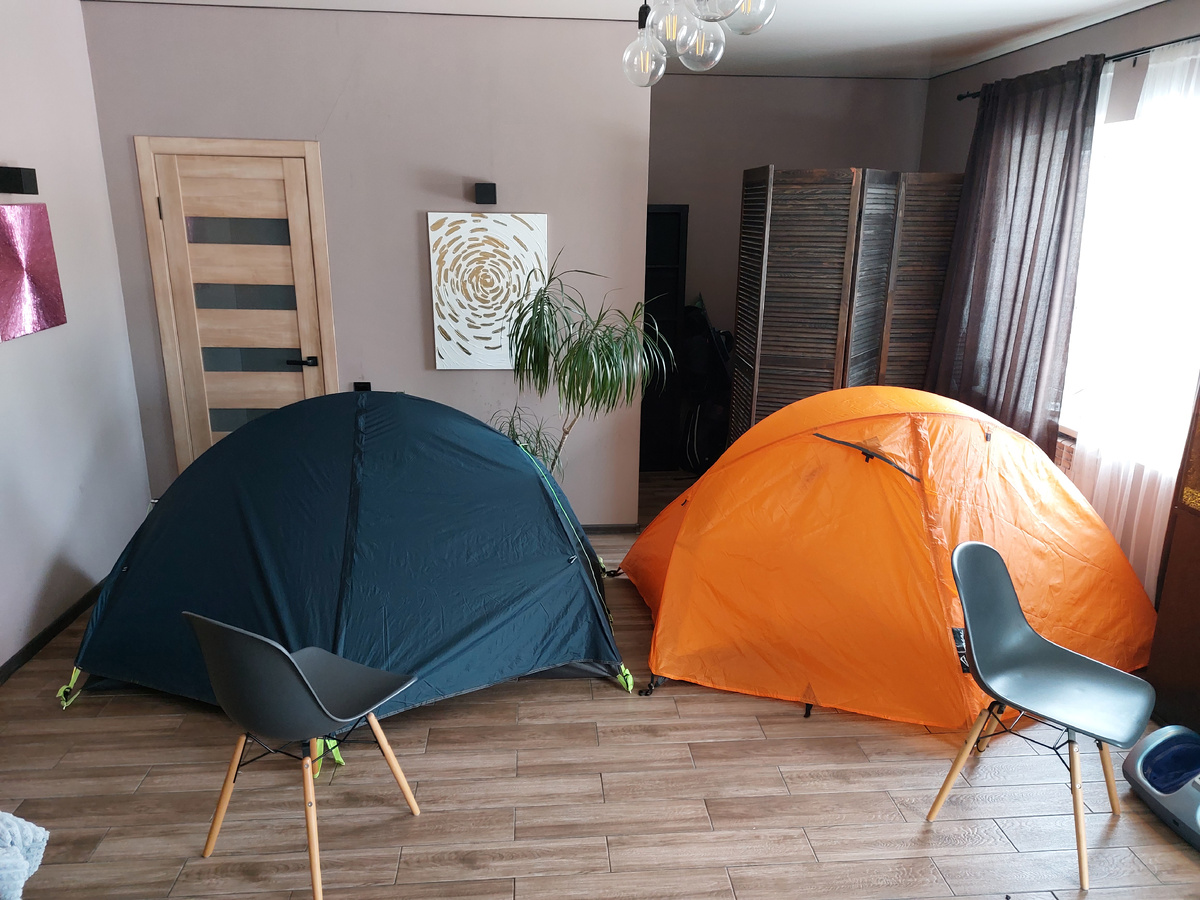 Палатока Naturehike Cycling 1 Si/Pu (слева) и палатка Normal Zero 2 Si/Si (справа)
