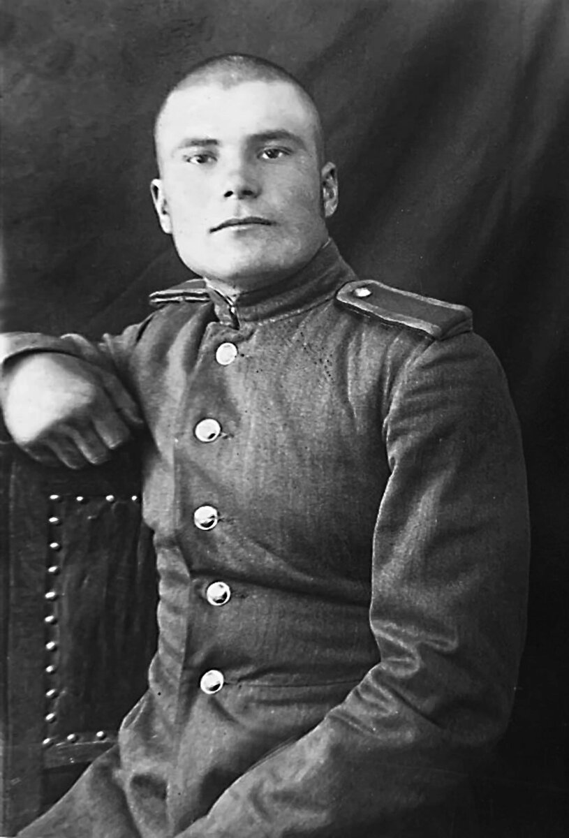    Пётр Соломатин, курсант Телавского пехотного училища в Скопине. 1943 год. Фото: Из личного архивa/ Пётр Соломатин