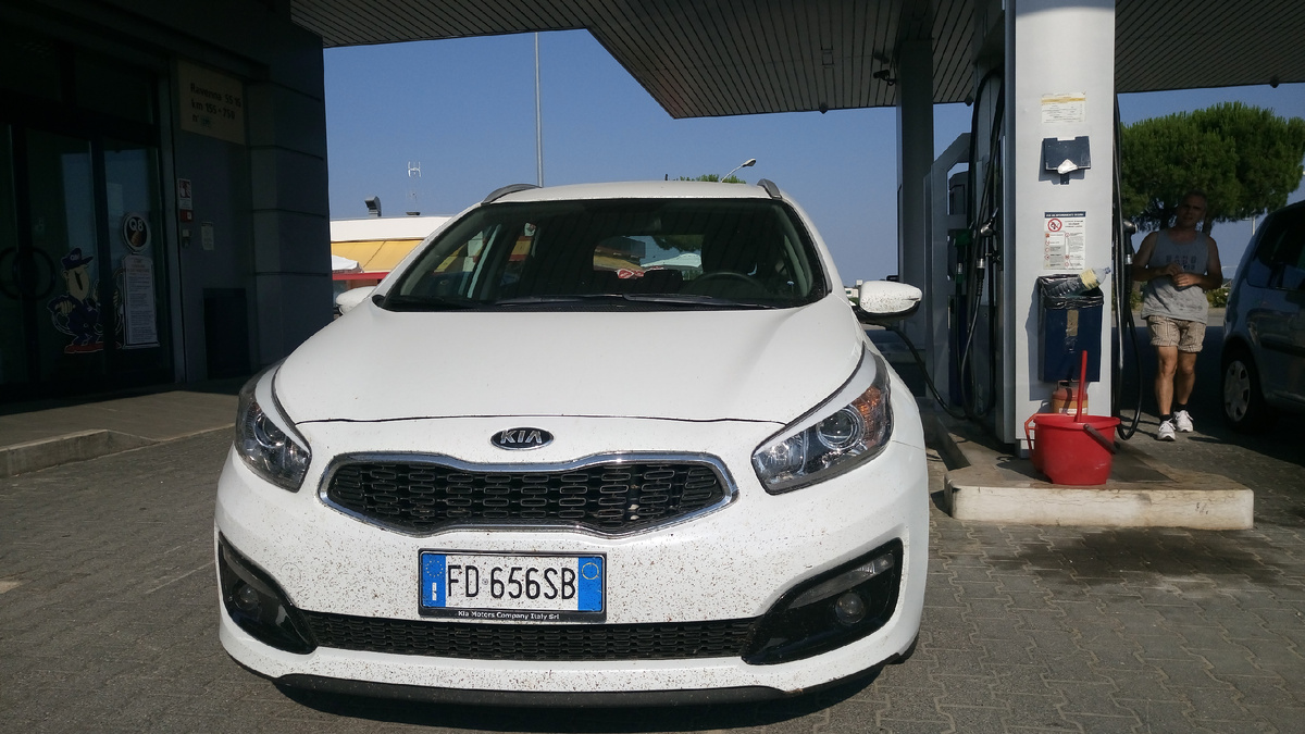 На заправке