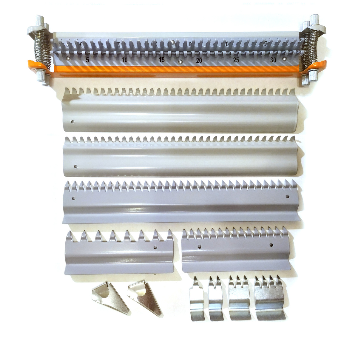 Ивушка - ручная вязальная машинка.