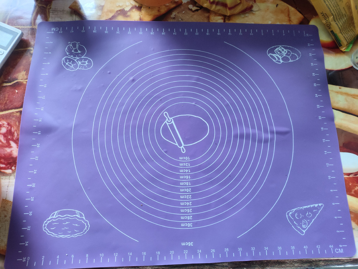 Новенький, муха не сидела. Только помыла его хорошенько.