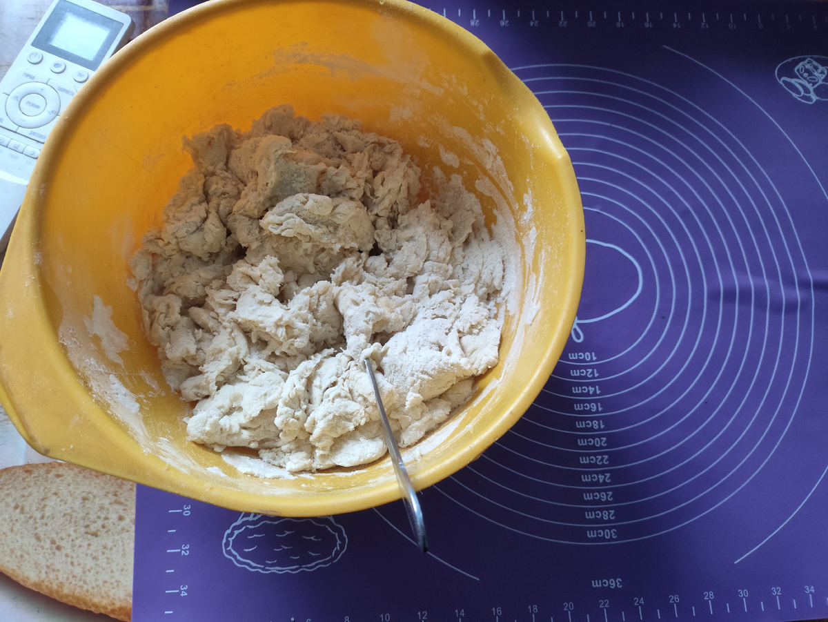 Тесто еще в миске